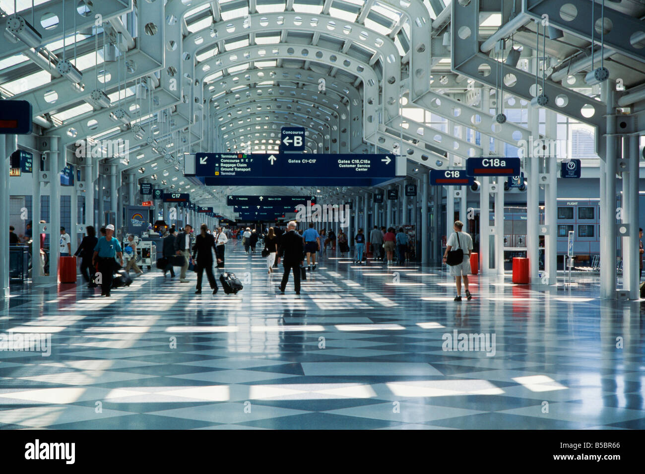 Passengers in terminal rush to catch flights,Ohare International Airport Stock Photo Alamy