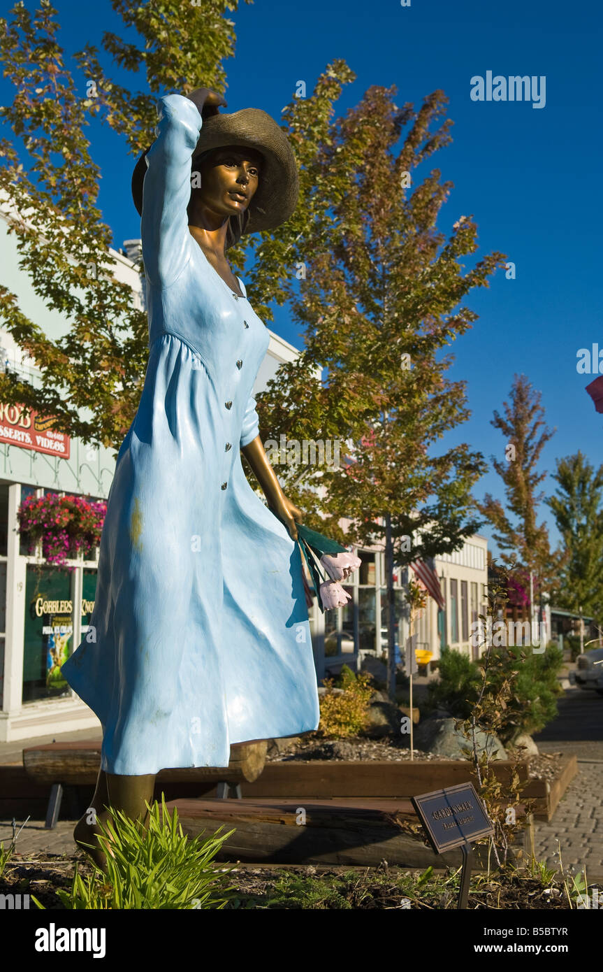Bronze sculpture Garden Walk by Ramon Parmenter in downtown Joseph
