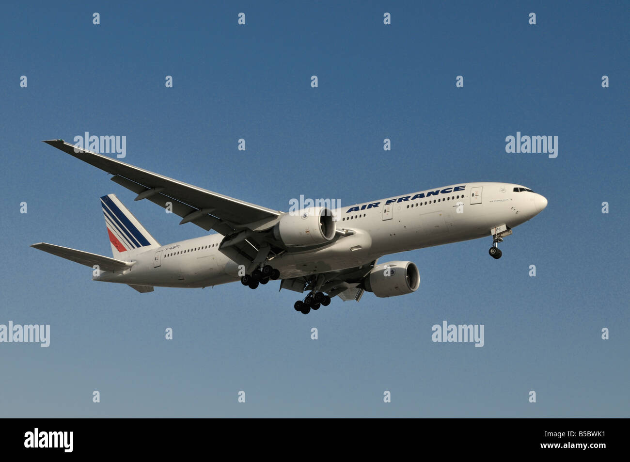An Air France Boeing 777 about to land at the northern runways of LAX, Los Angeles Stock Photo