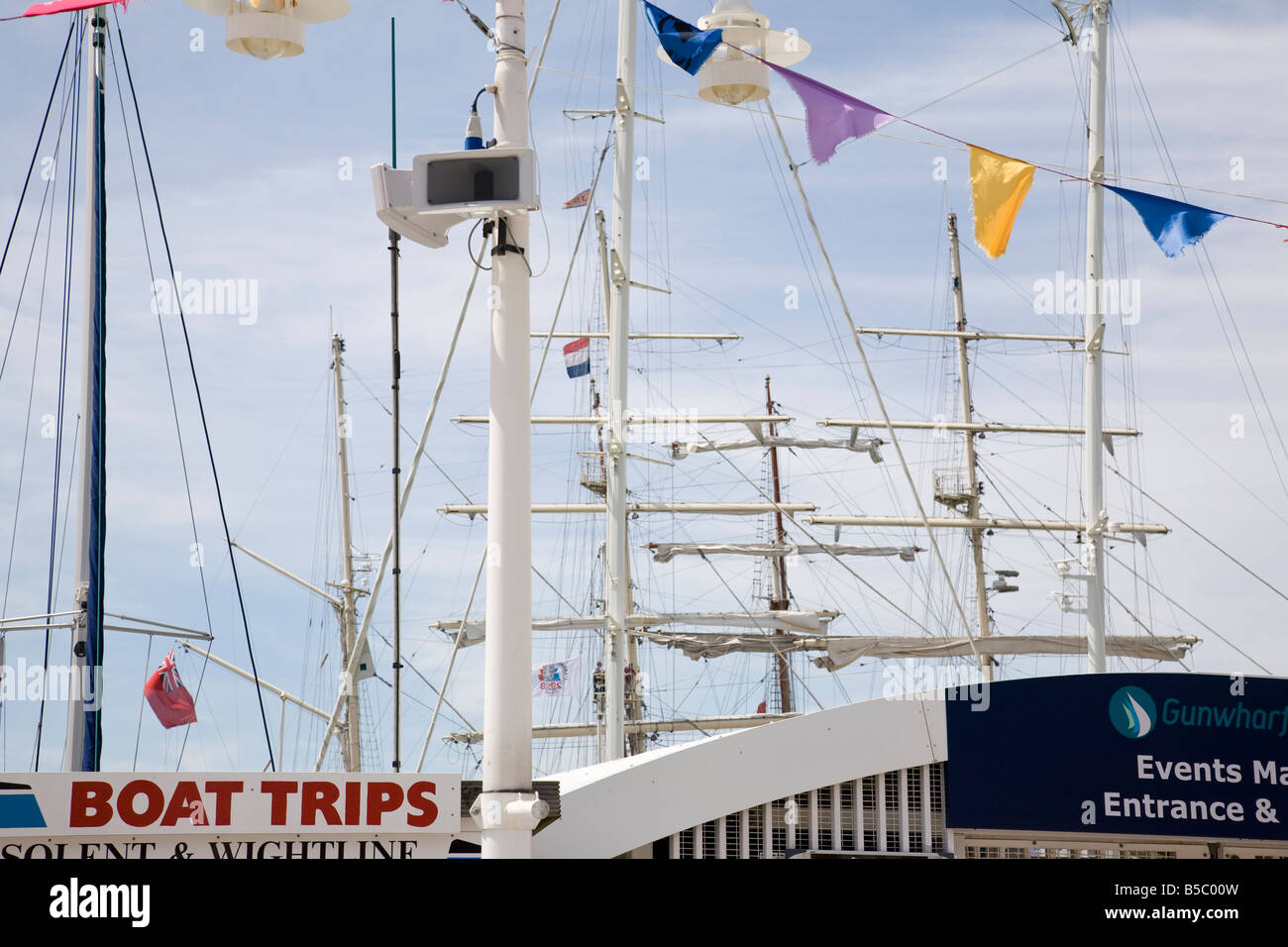Tall ship flags hi-res stock photography and images - Alamy