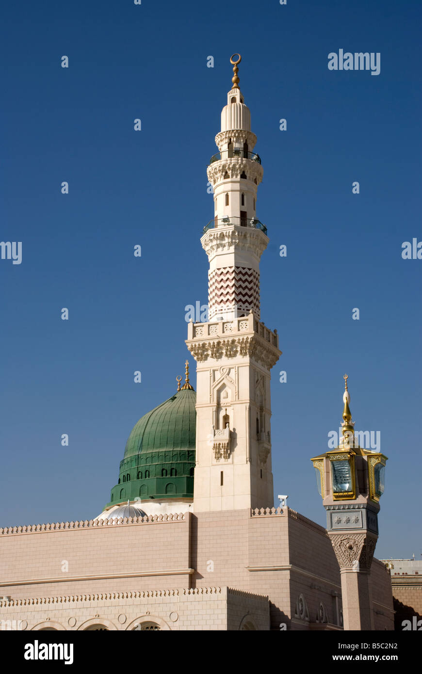 The green dome of Masjid al Nabawi in Madinah under which the Prophet