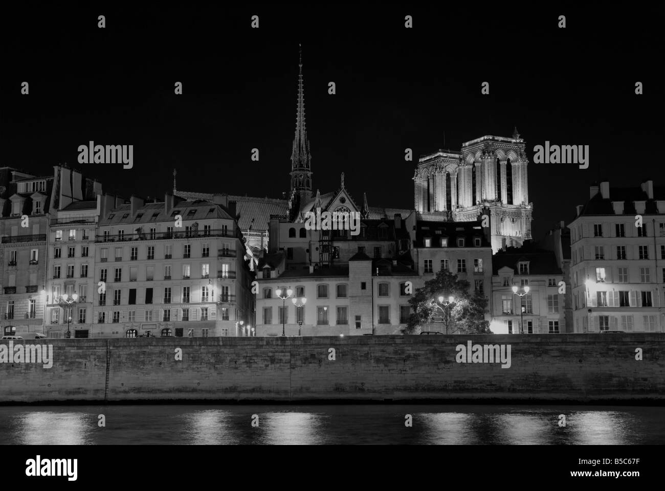 Paris by night: black and white view of ile de la cité Stock Photo