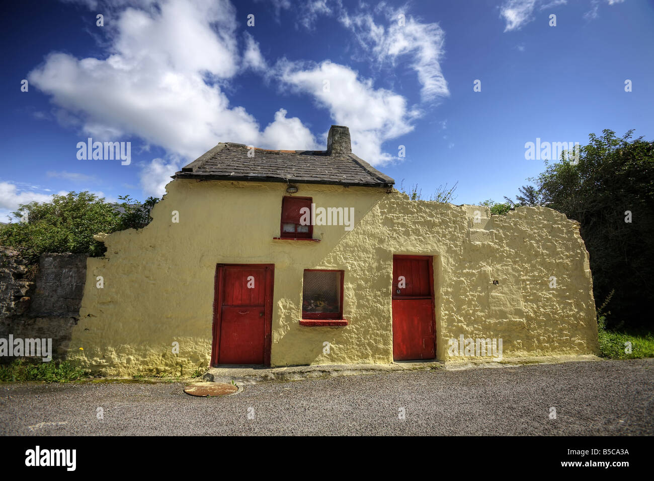 Irish cottage garden hi-res stock photography and images - Alamy