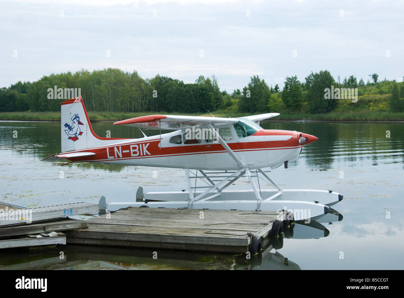 White and red Cessna Skywagon 185 seaplane Stock Photo