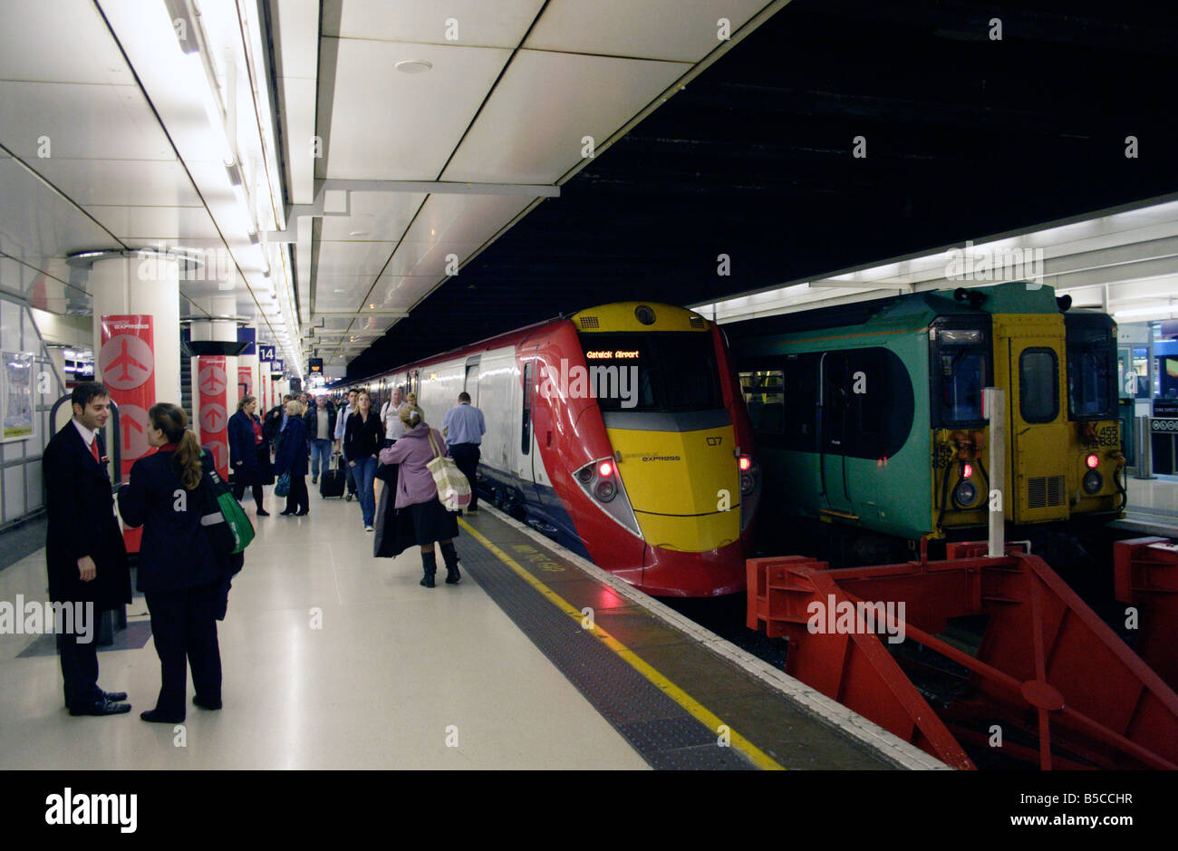 Gatwick airport station platform hires stock photography and images