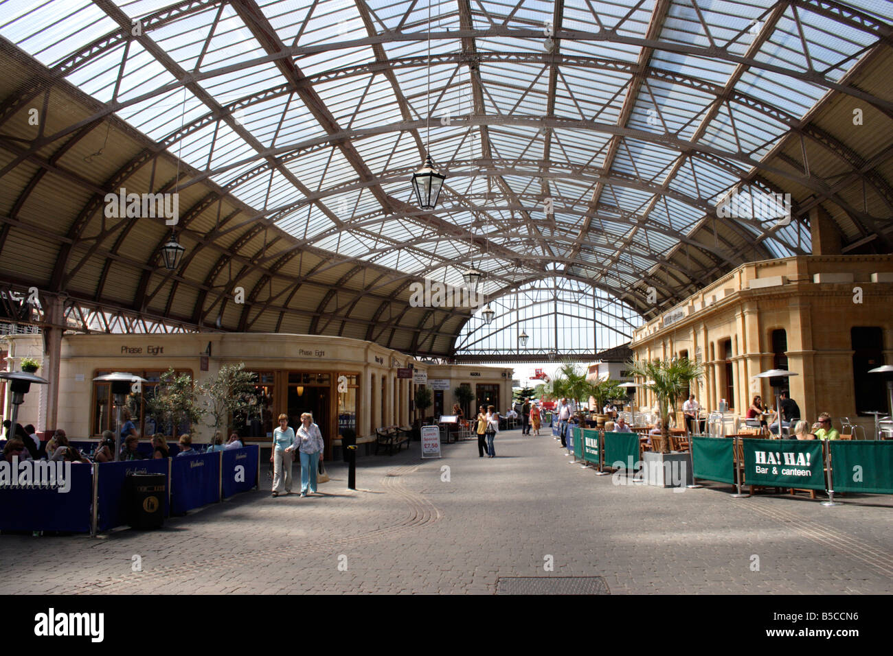 Shopping Centre at Windsor Royal Station Stock Photo - Alamy