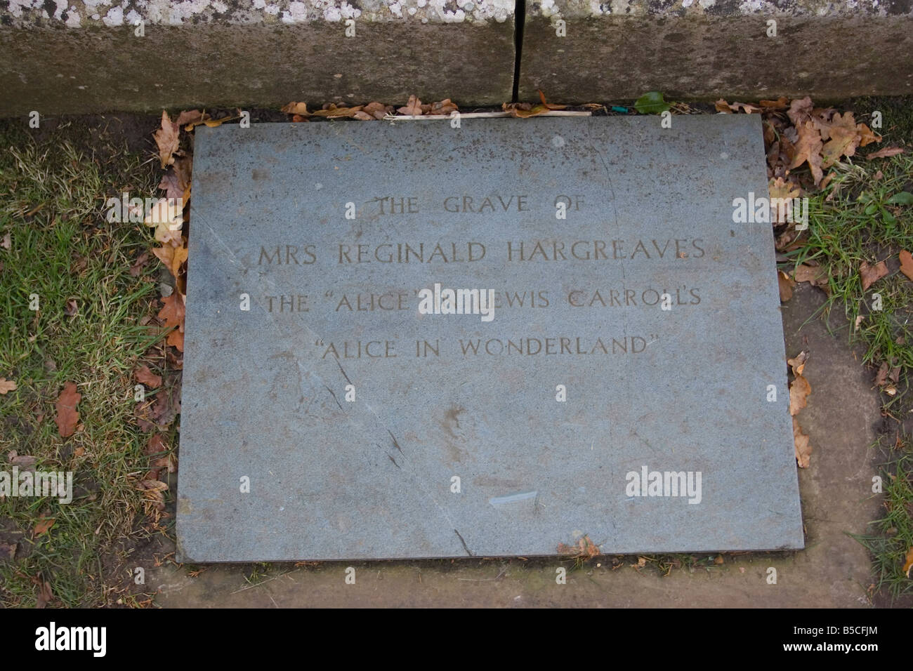 The grave of Mrs Reginald Hargreaves The 'Alice' in Lewis Carroll's Alice in Wonderland at Lyndhurst, Hampshire Stock Photo