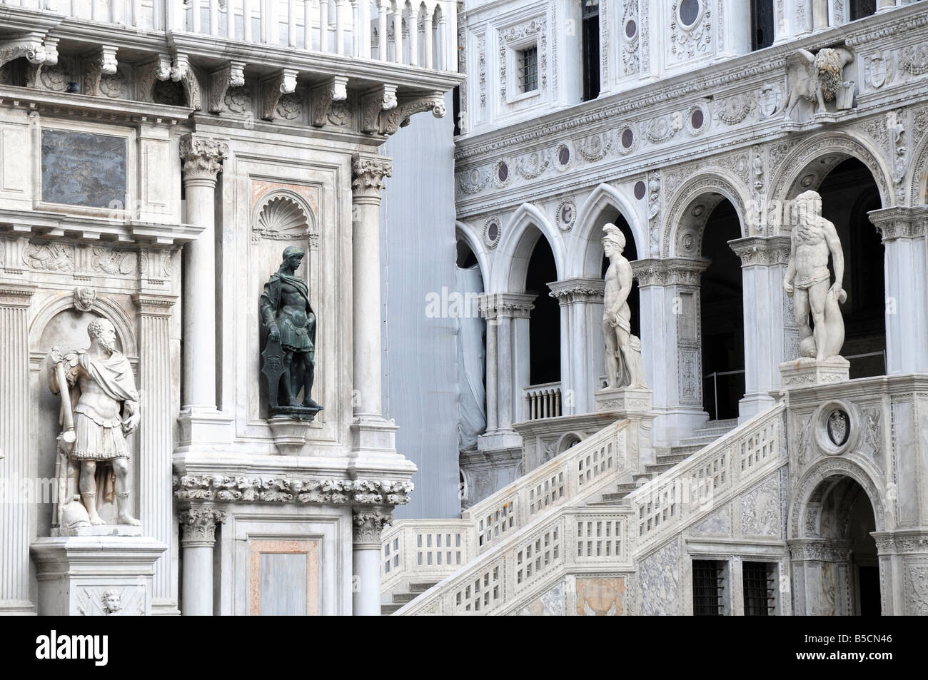 Arco Foscari, Triumphal Arch facing the Scala dei Giganti, Courtyard of Doge's Palace, Venice, Italy Stock Photo