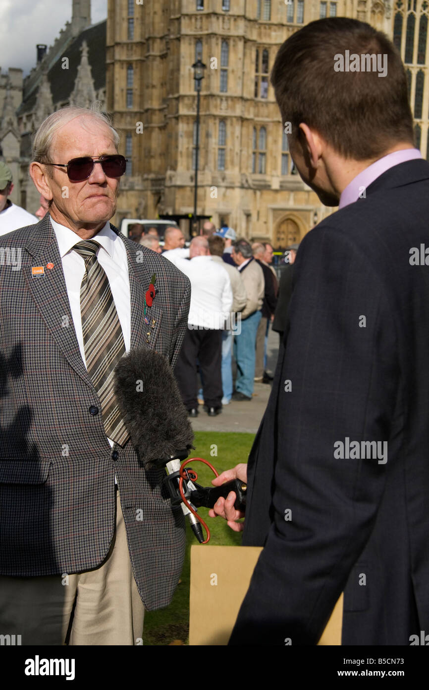 Interviewing union asbestos protestor outside Parliament Stock Photo