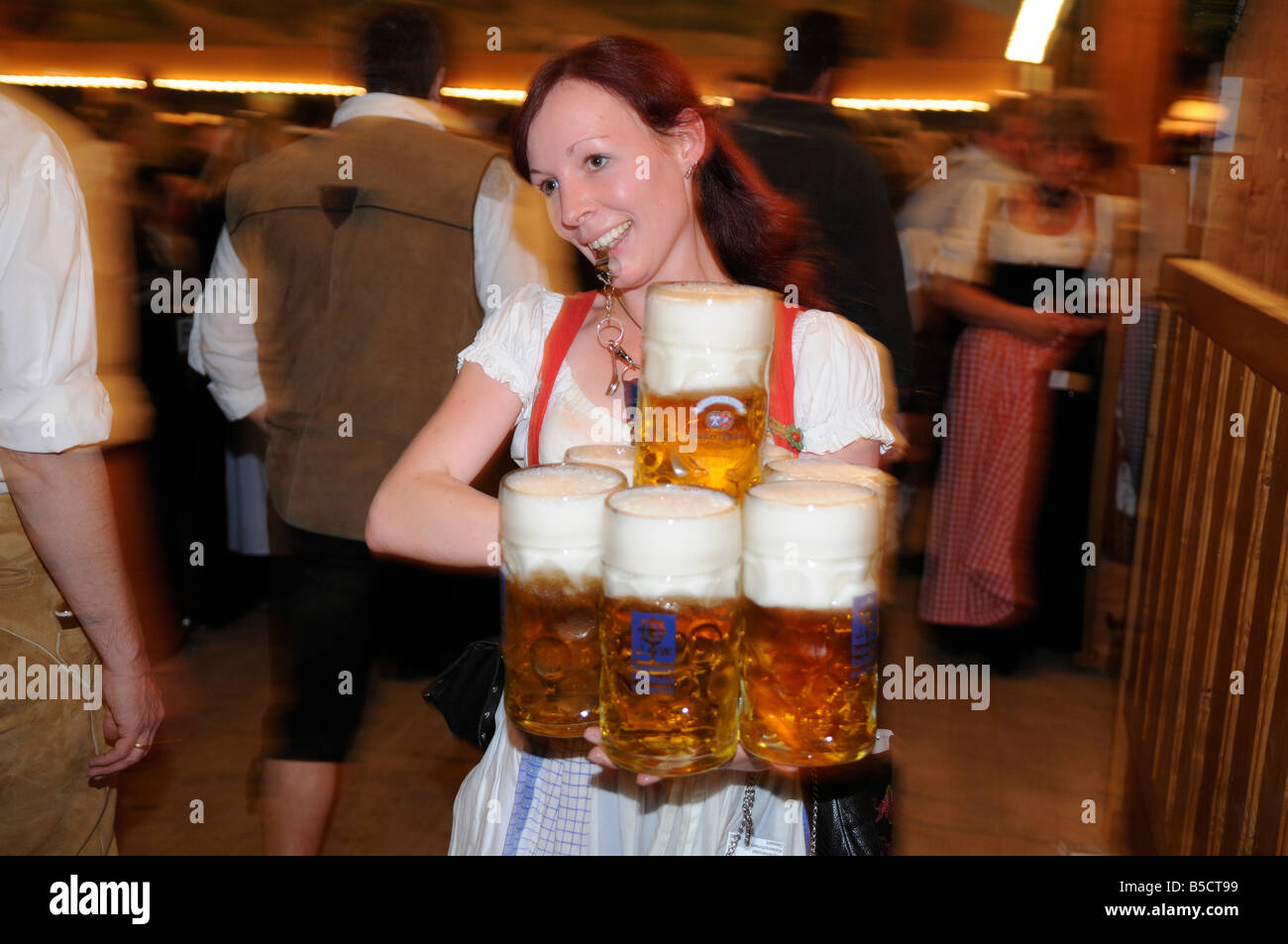 Waitress carrying beer steins hi-res stock photography and images - Alamy