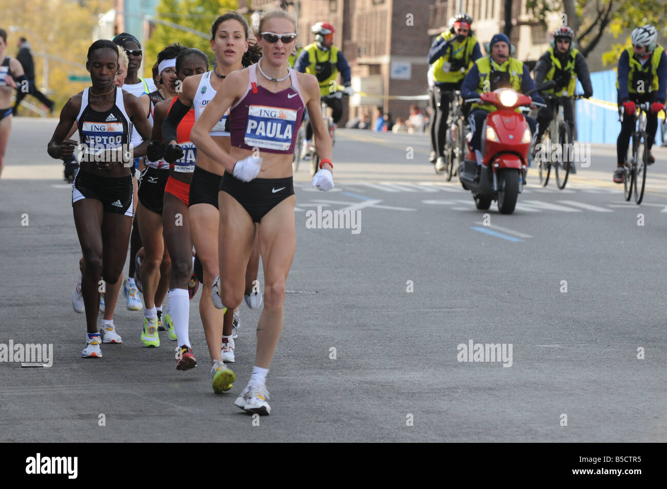 women front runners and eventual winner Paula Radcliffe and 2nd place Tara Goucher 2008 nyc marathon in brooklyn 4th ave Stock Photo