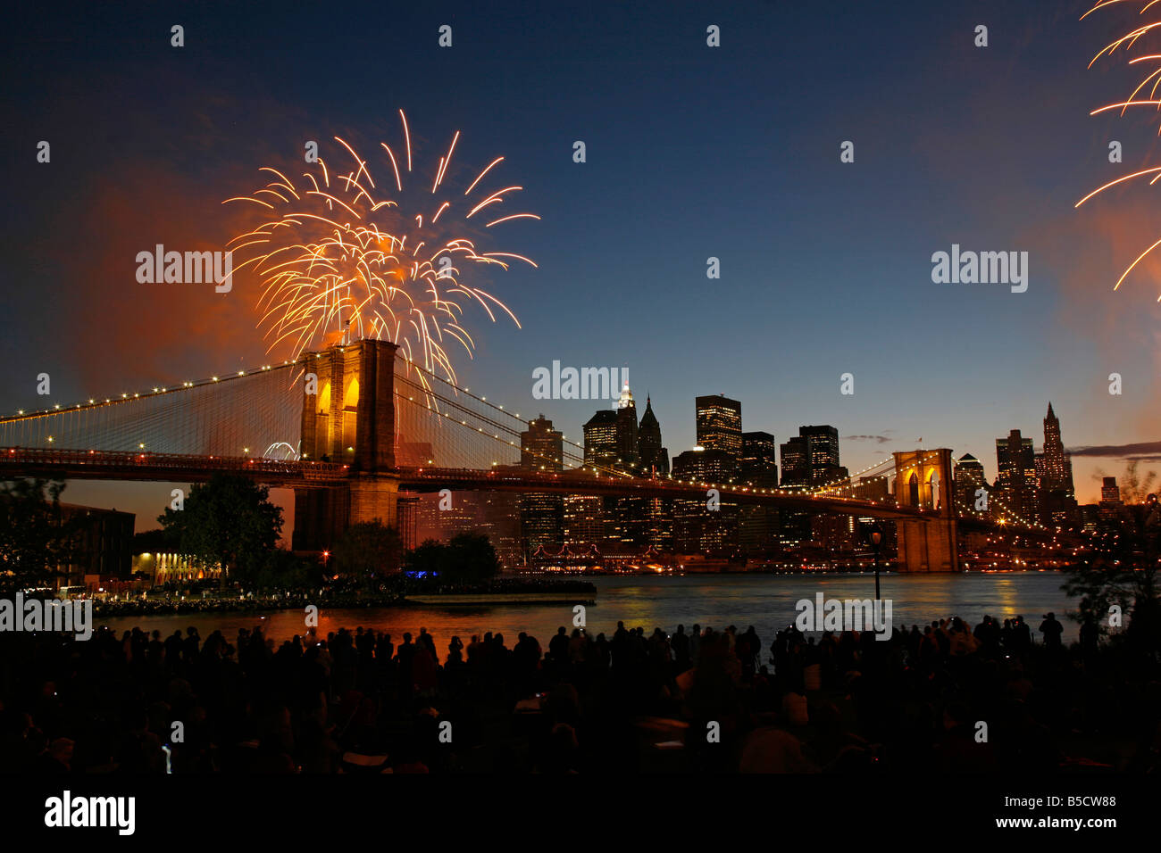 Brooklyn bridge fireworks hires stock photography and images Alamy