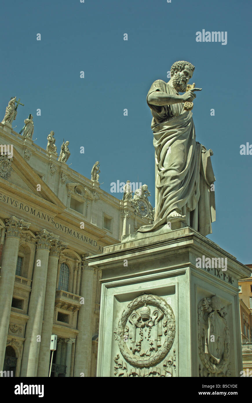 Statue outside the Vatican, Rome Stock Photo Alamy