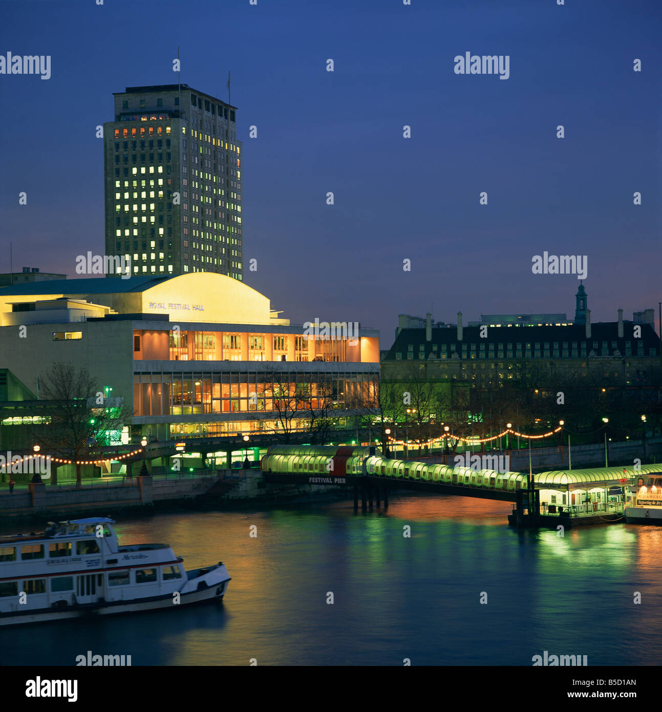 Royal festival hall london night hi-res stock photography and images ...