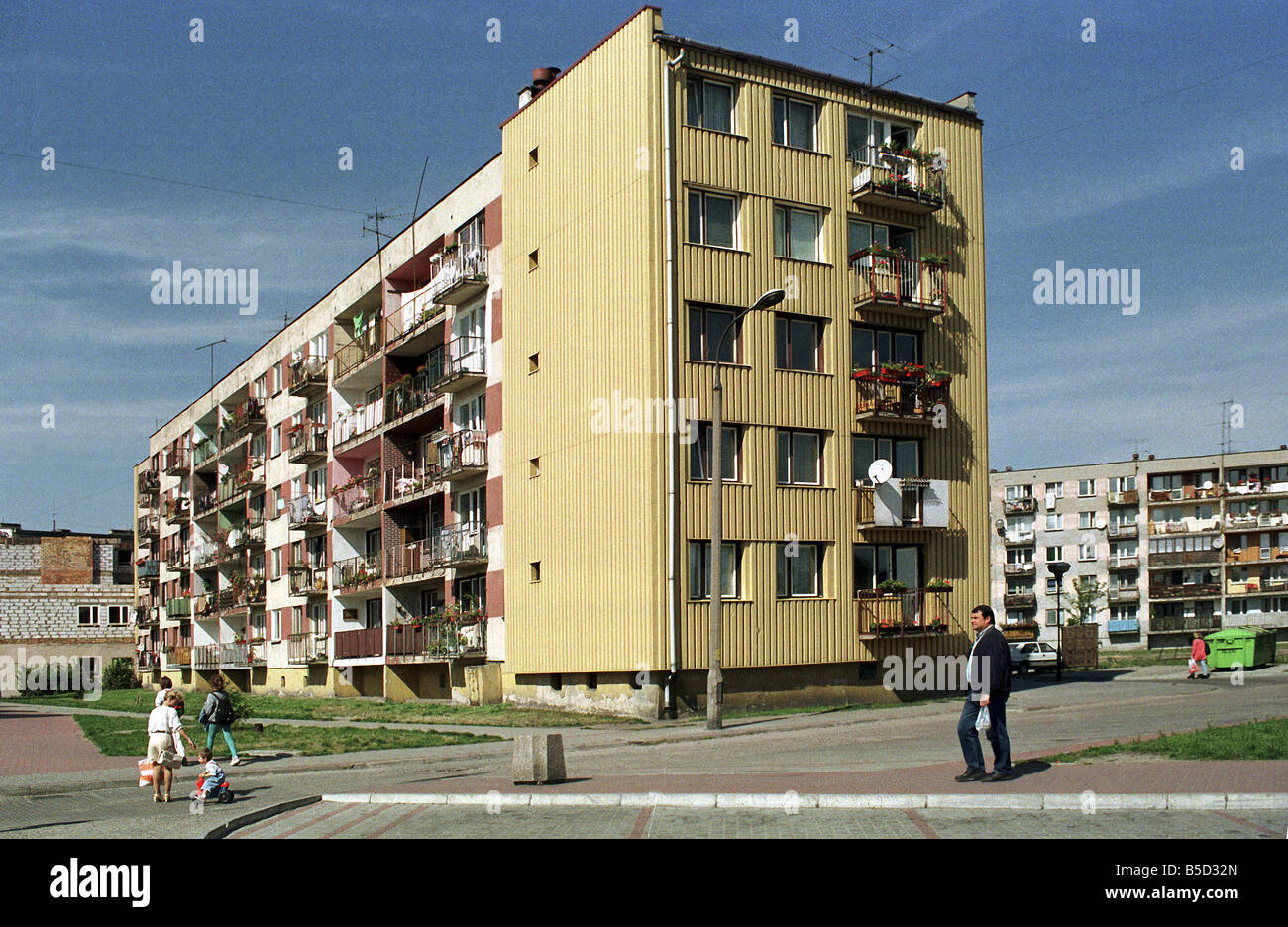 Concrete housing estate hi-res stock photography and images - Alamy