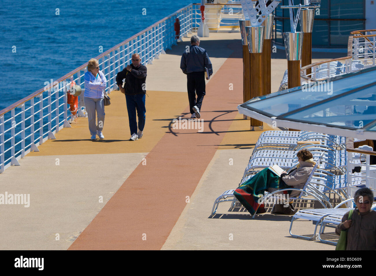 Cruise ship passengers deck chair hi-res stock photography and images ...