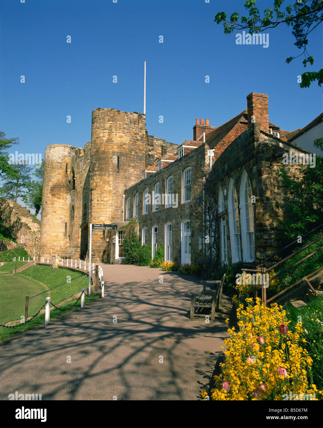 Tonbridge castle kent gatehouse hi-res stock photography and images - Alamy