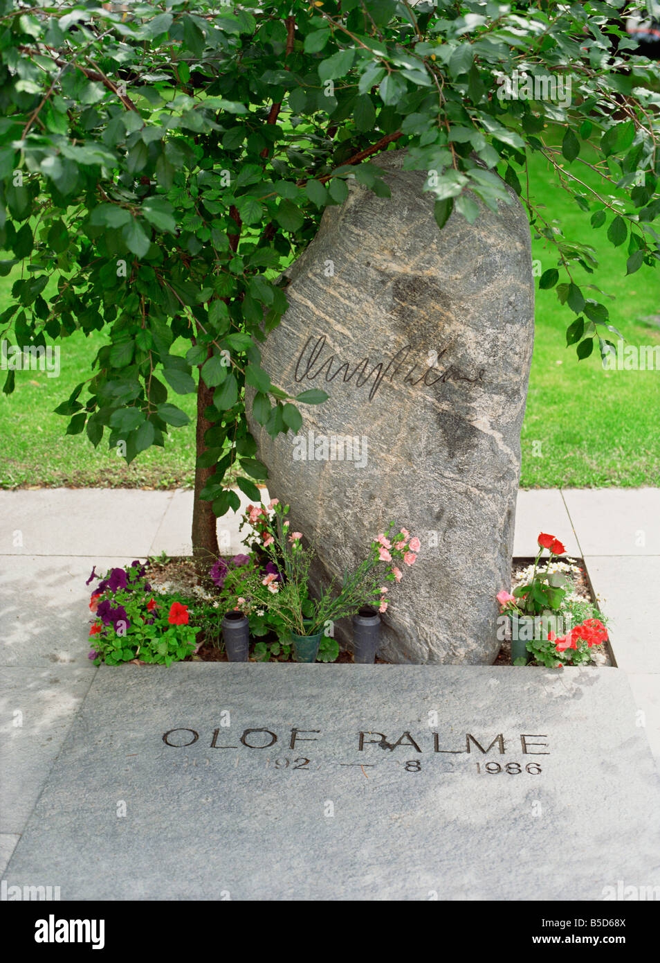 Grave of Olof Palme Swedish prime minister murdered in 1986 Adolfs Kirke Stockholm Sweden Scandinavia Europe Stock Photo