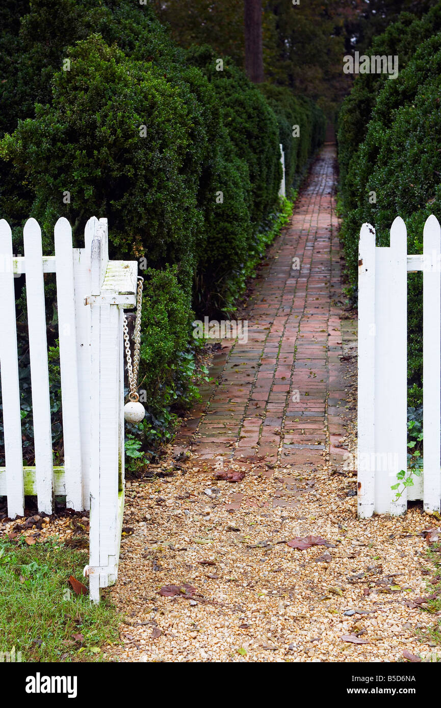 Picket fence gate hi-res stock photography and images - Alamy