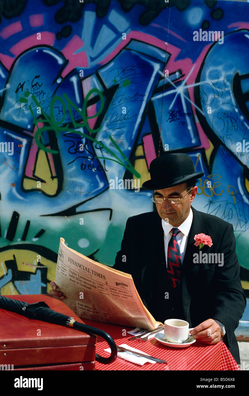 Businessman wearing bowler hat hi-res stock photography and images - Alamy
