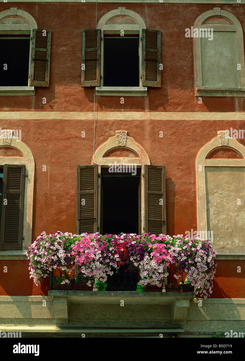 Petunias on balcony hi-res stock photography and images - Alamy