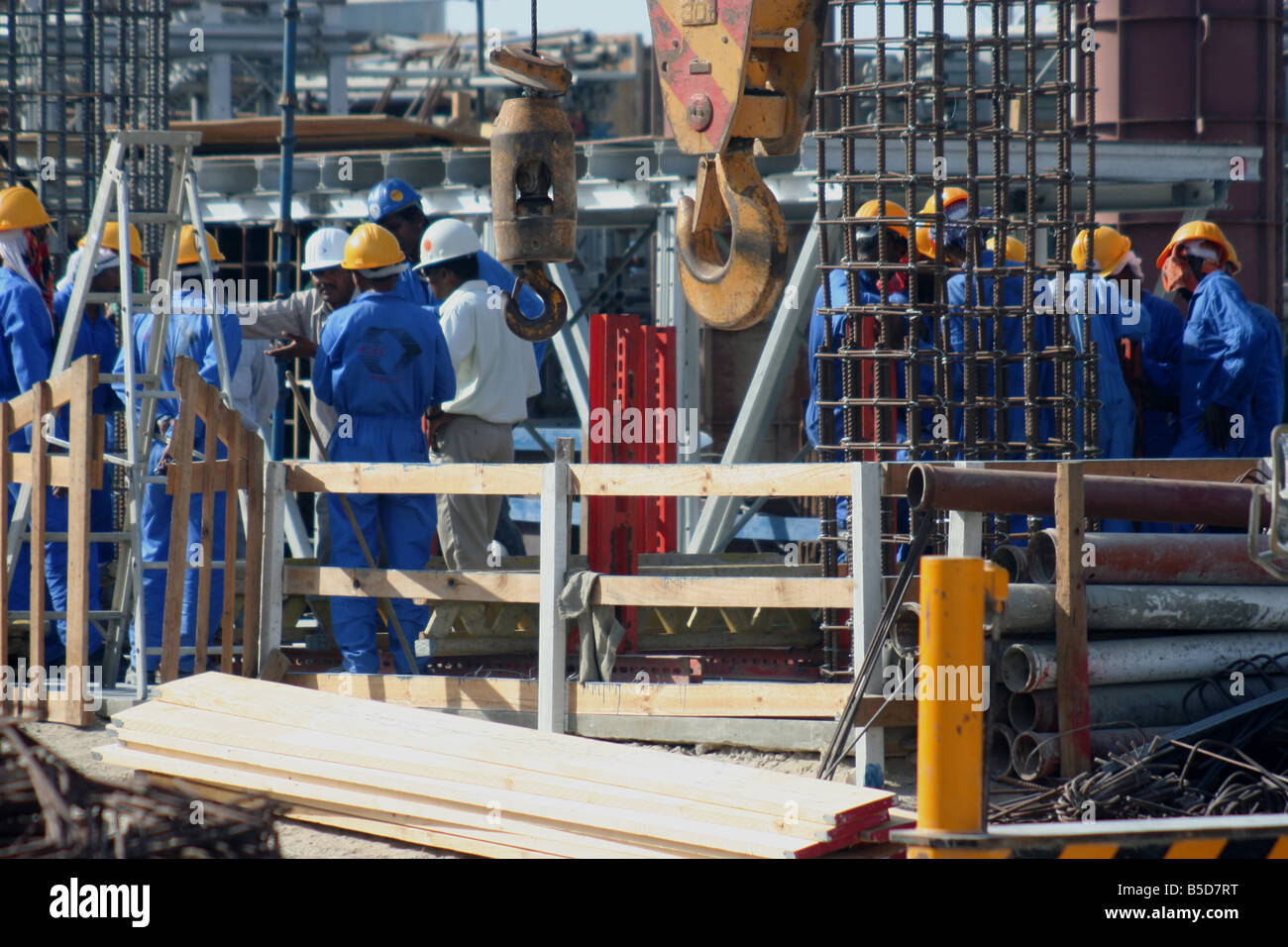 Road construction workers rebar dubai uae Stock Photo Alamy