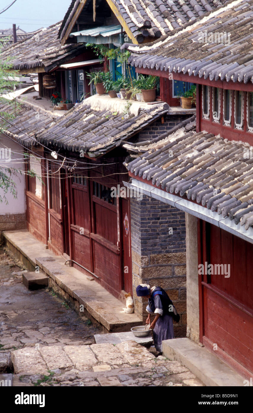 street scene lijiang yunnan china Stock Photo - Alamy