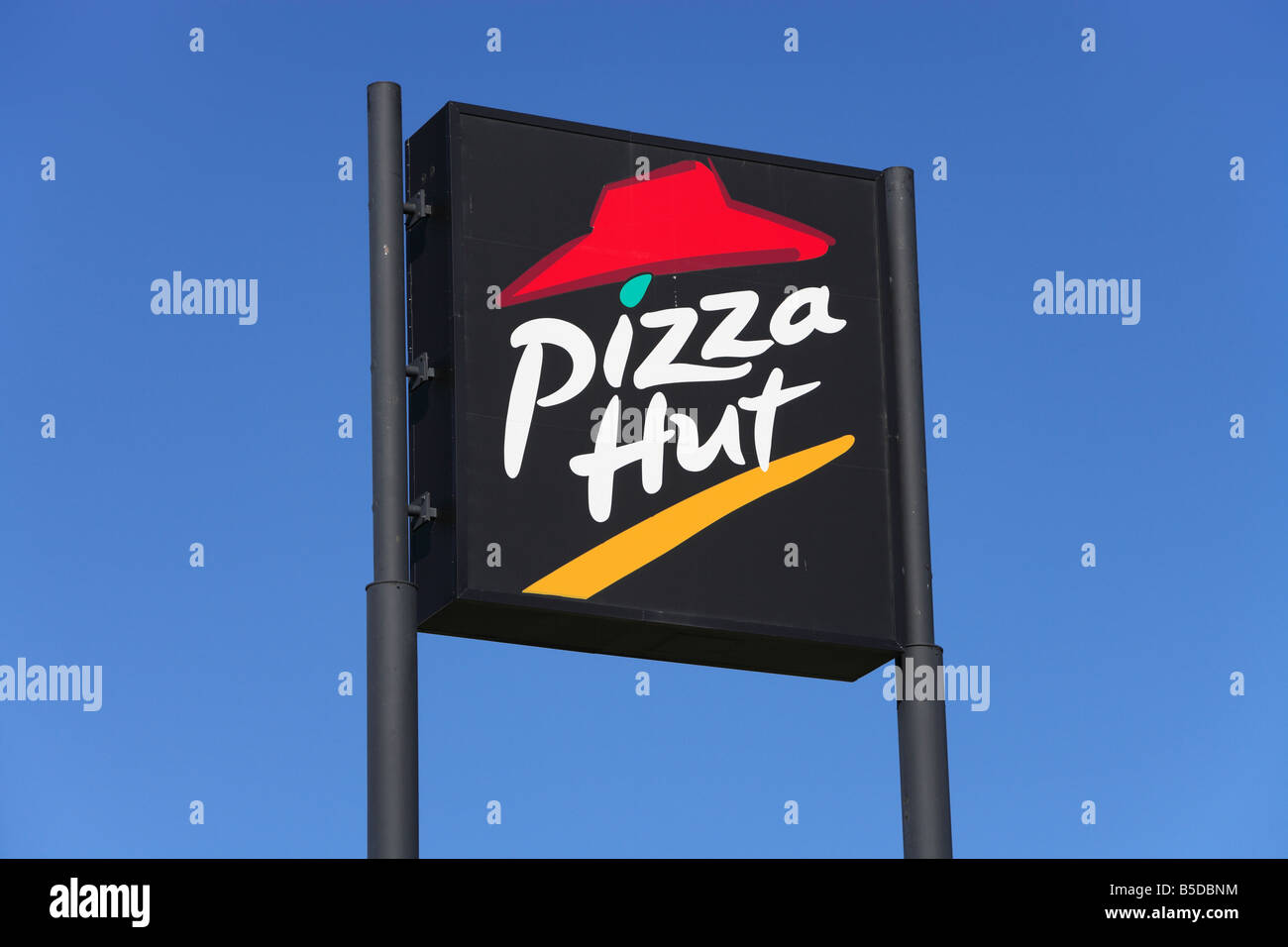 A sign for the American restaurant chain Pizza Hut Stock Photo - Alamy