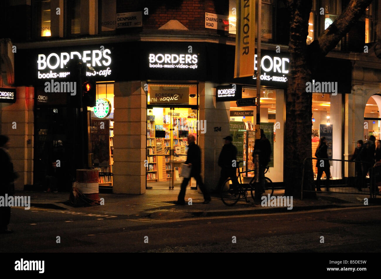Borders bookshop on Charing Cross Road London UK Stock Photo - Alamy