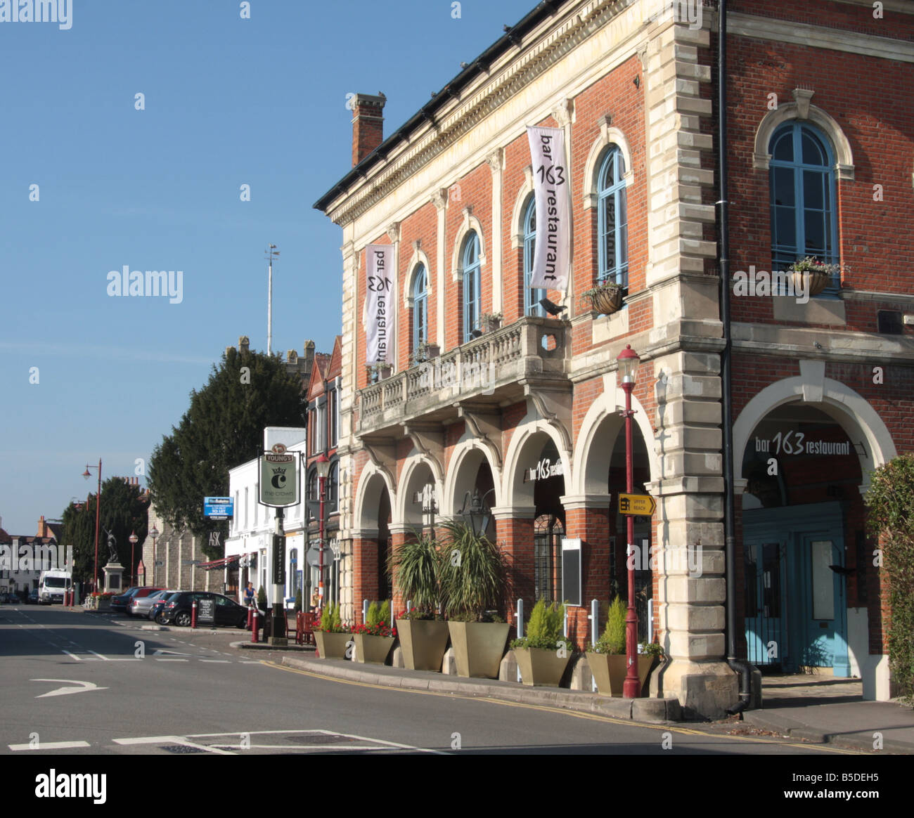 bar 163 chertsey surrey Stock Photo Alamy