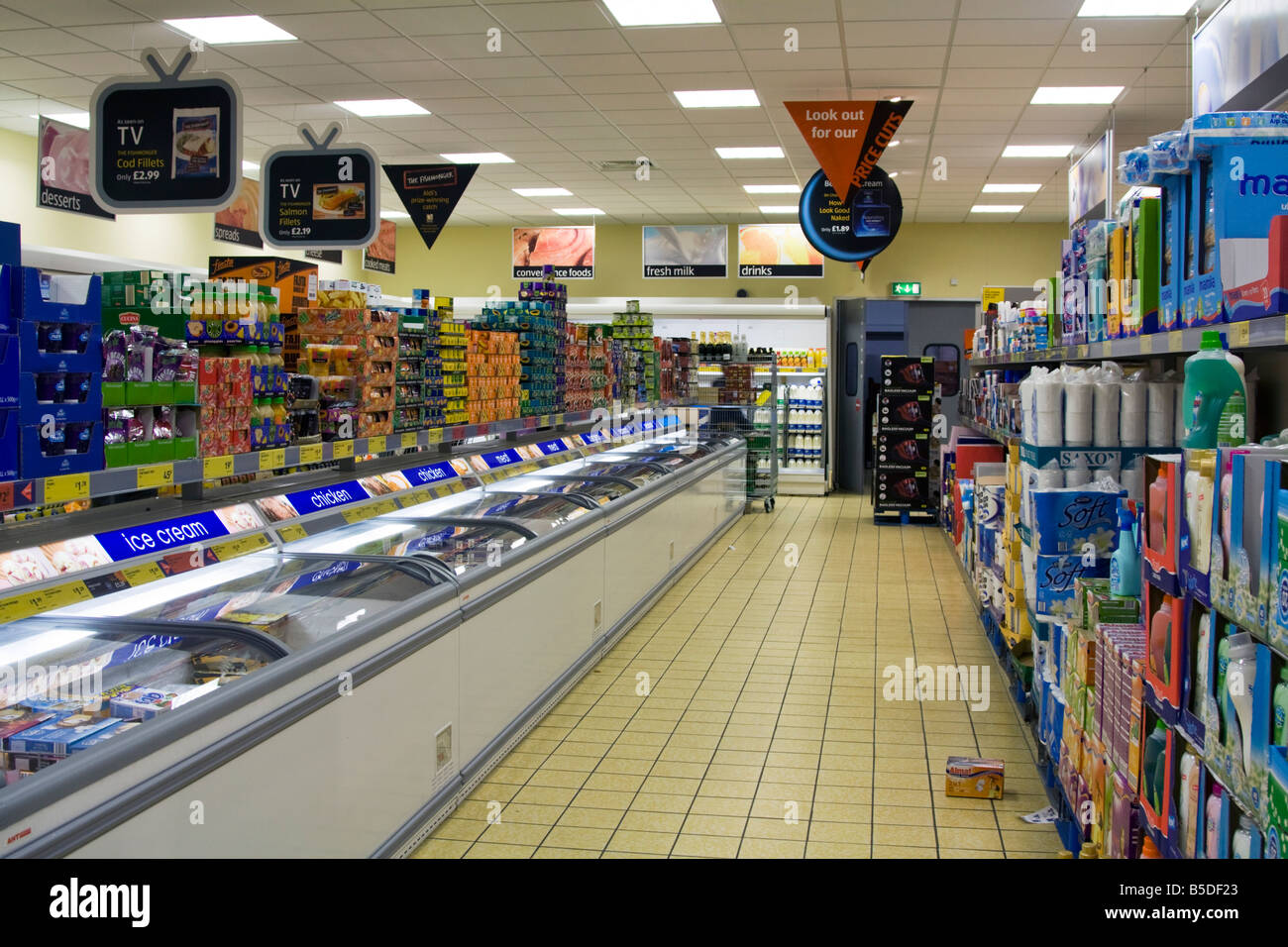 Aldi discount supermarket Milton Keynes Buckinghamshire Stock Photo
