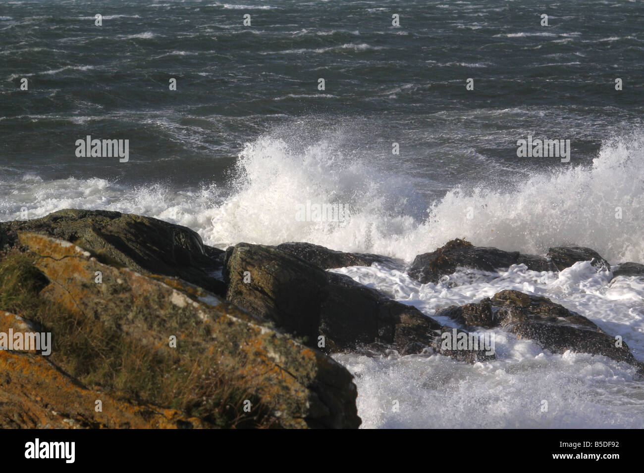 Waves breaking on rocks Stock Photo - Alamy