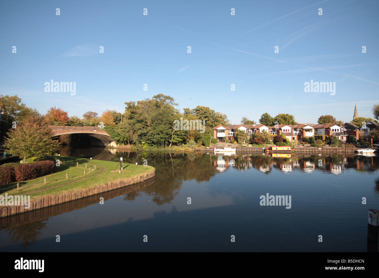 'summer house' river weybridge studio 'river view' jonathantennant tennant 'river living' quiet