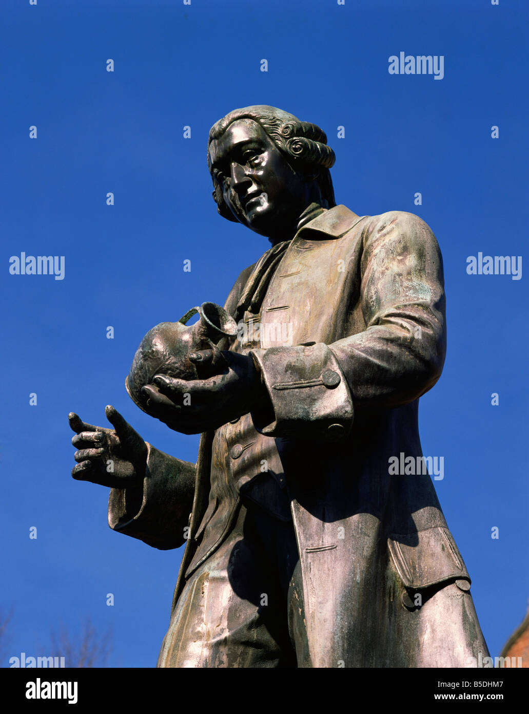 Statue of Josiah Wedgewood 1730 1795 Stoke on Trent Staffordshire England UK W Rawlings Stock Photo