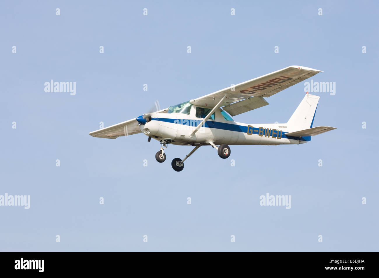 Reims Cessna 152 G-BWEU on final approach to land at Sandtoft Airfield Stock Photo
