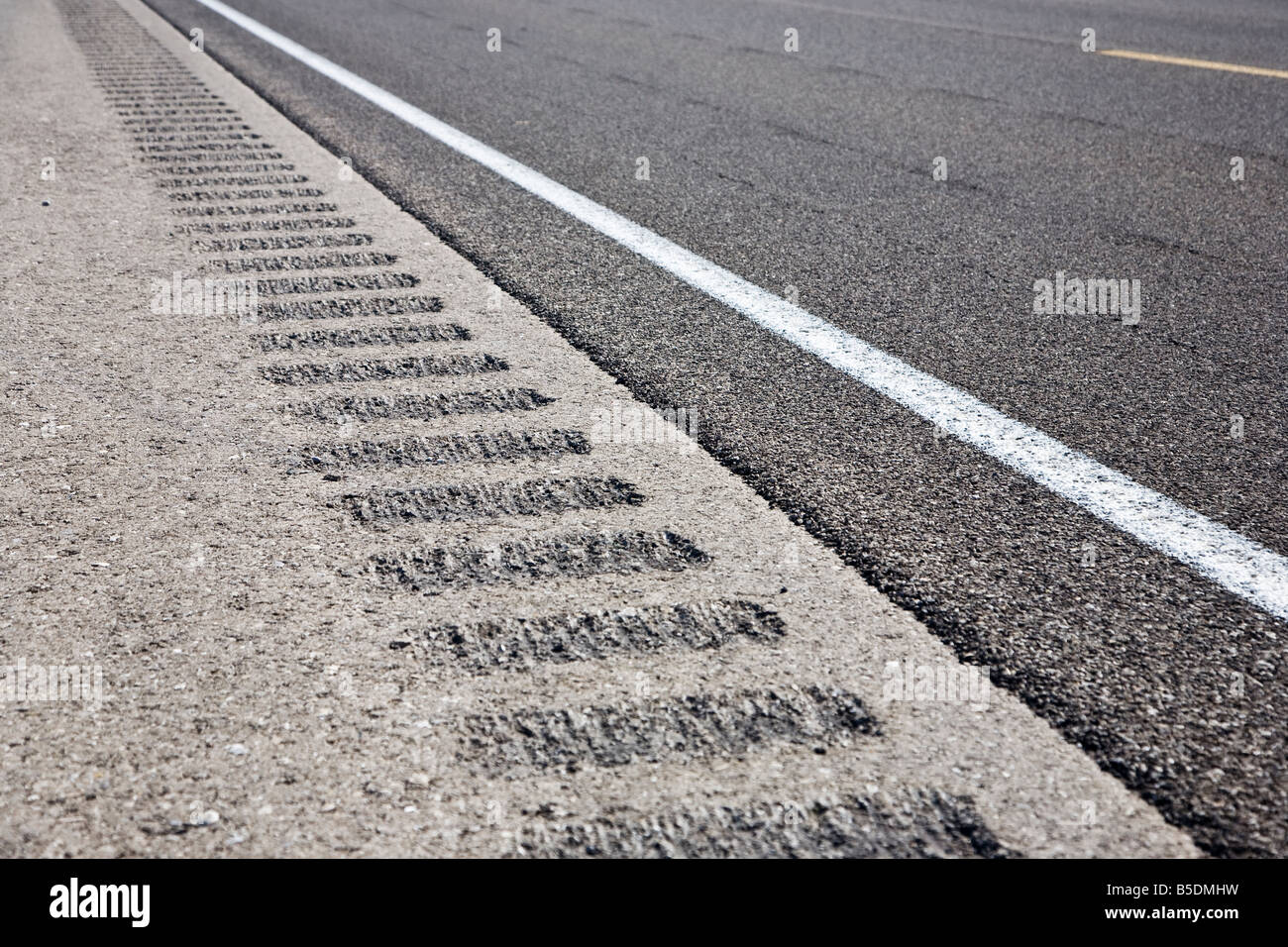 Roadway shoulder rumble strips, USA Stock Photo: 20585205 - Alamy