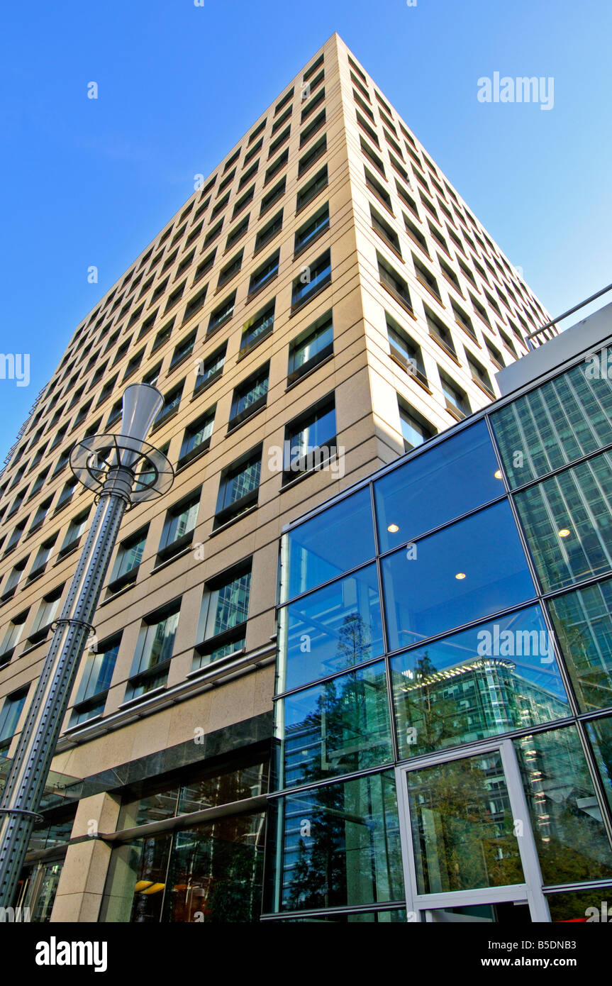 50 Bank Street London UK Stock Photo - Alamy