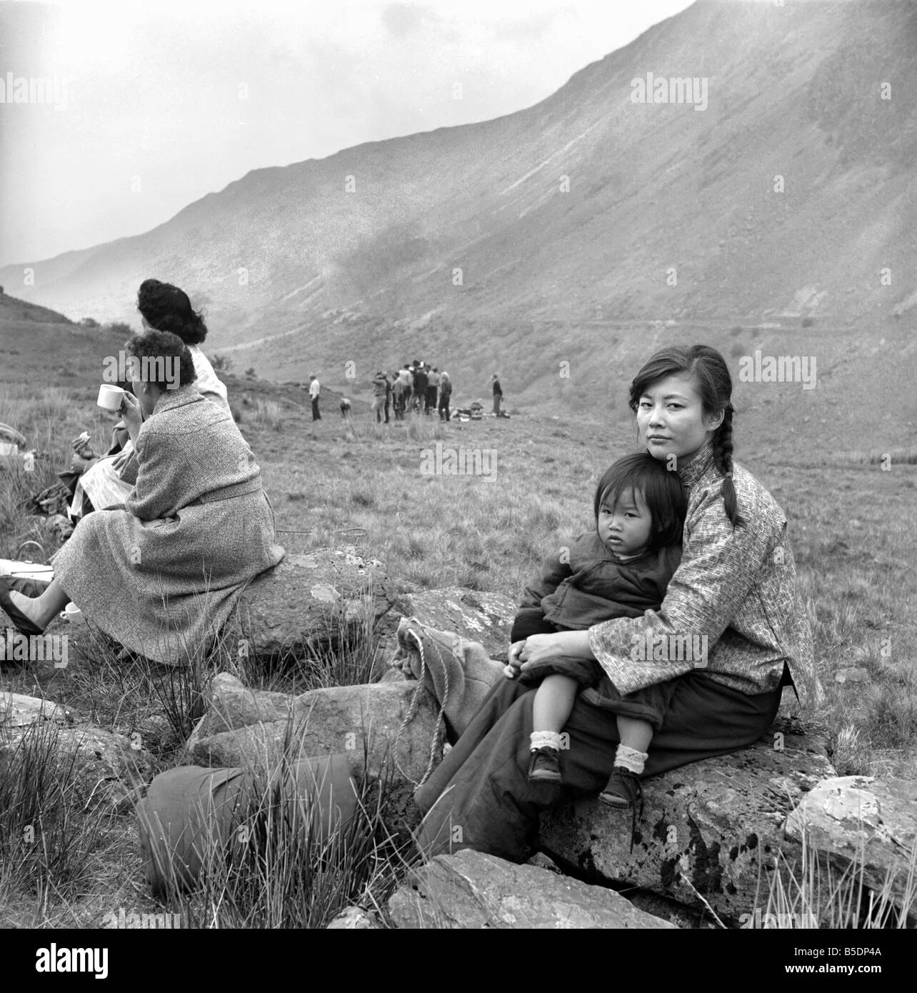 The Cast And Crew Of The Film Inn Of The Sixth Happiness Seen Here Stock Photo Alamy https www alamy com stock photo the cast and crew of the film inn of the sixth happiness seen here 20586394 html