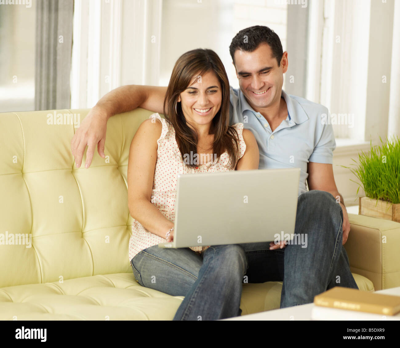 Mid adult couple sharing hi-res stock photography and images - Alamy