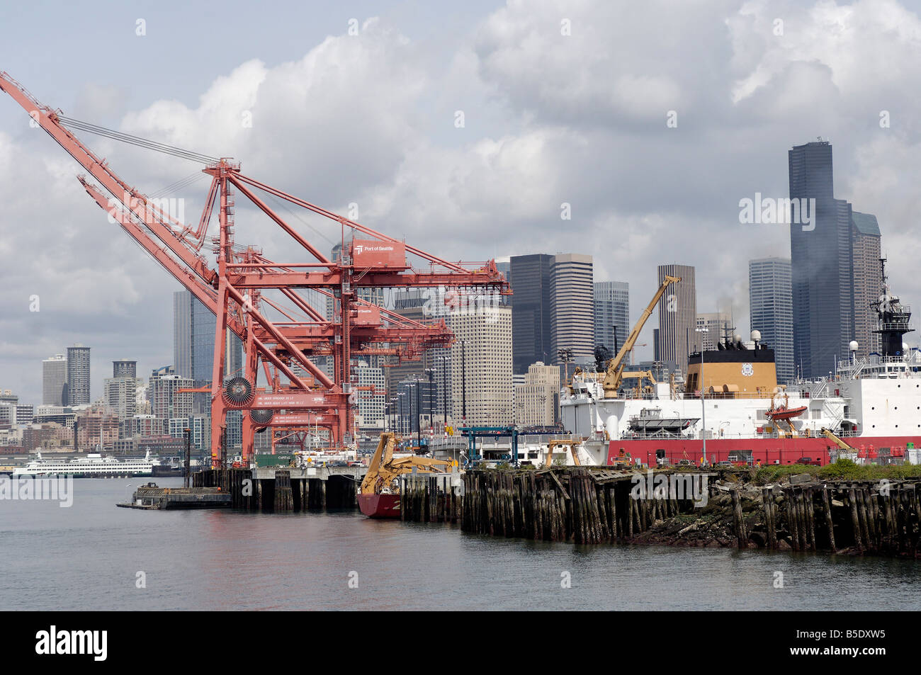 Seafront and harbour, Elliott Bay, Seattle, Washington State, USA, North America Stock Photo