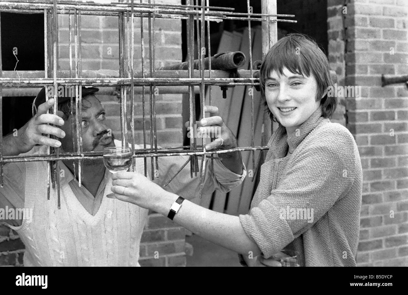 Entertainment. Film Actor: Actor Oliver Reed, today (Friday) ±tops out¯ a property project to be carried out by his company Ace Stock Photo