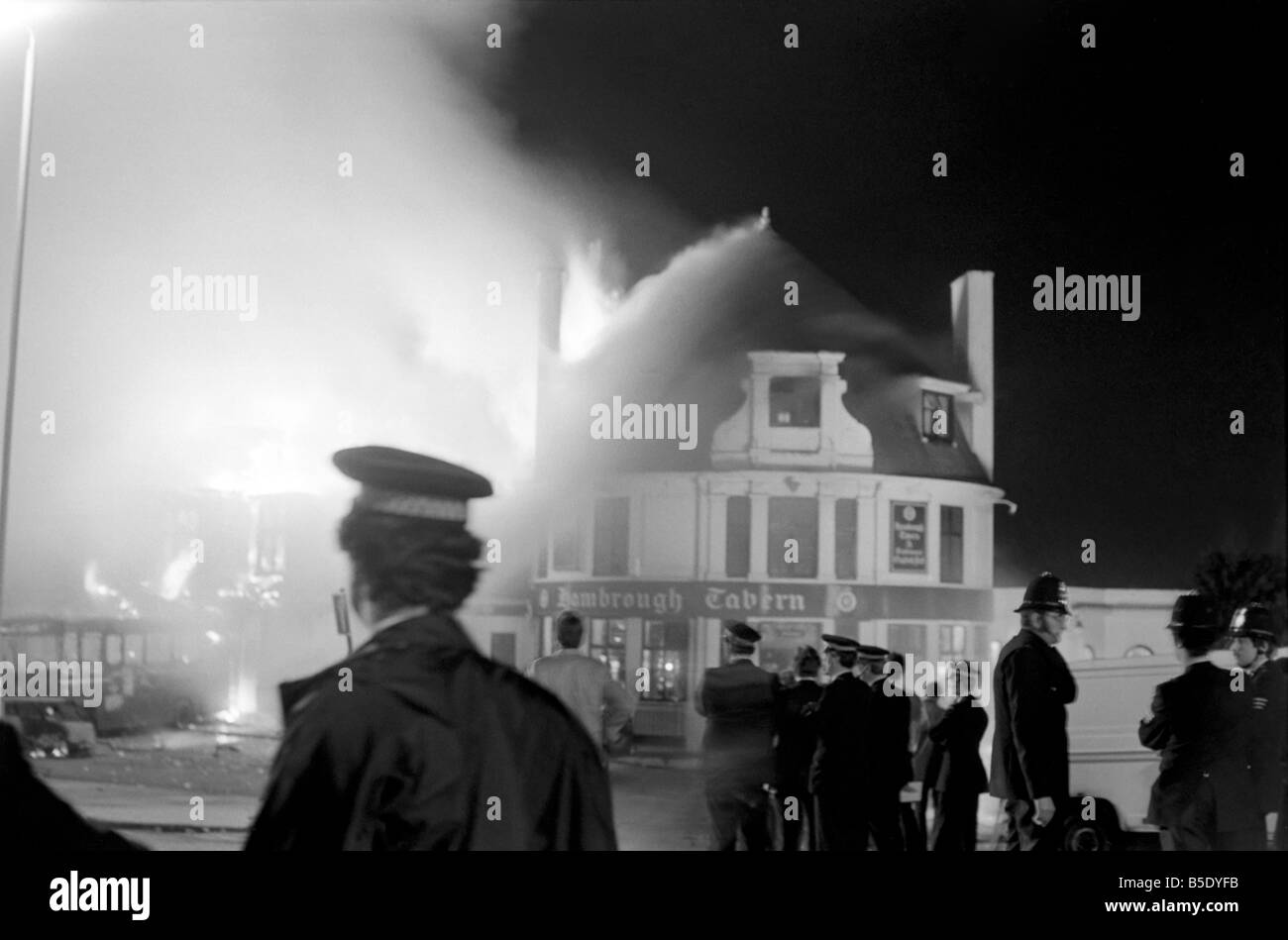 Southall Riots: London: Destruction: The Hambrough Tavern in Uxbridge Road, Southall burning fiercely last night after it had been set alight during clashes between Skinheads and Asian Youths. July 1981 81-03792a-006 Stock Photo