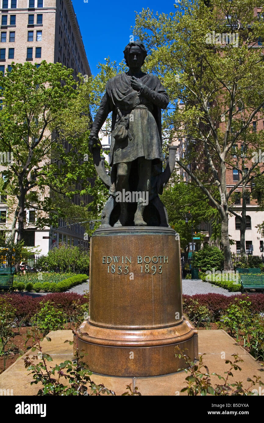 Edwin Booth statue in Gramercy Park, New York City, New York, USA, North America Stock Photo