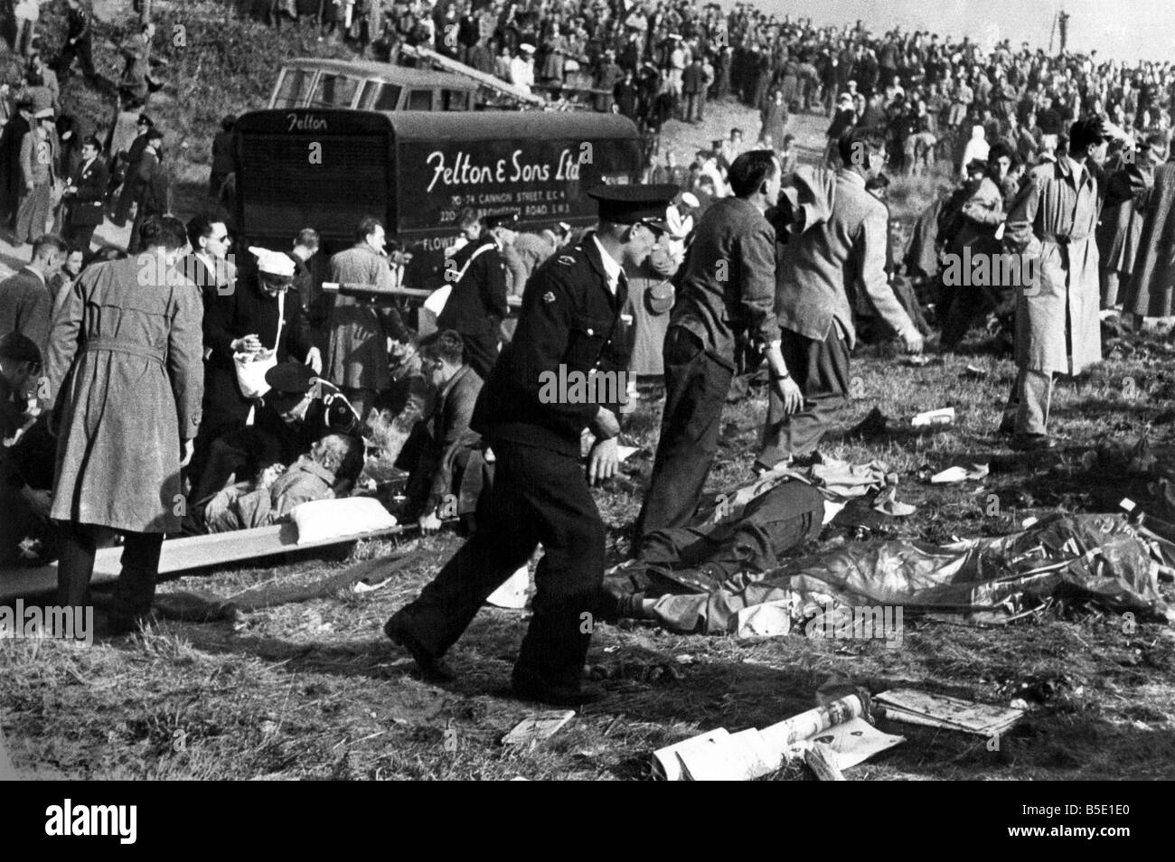 On Saturday, 6th Sept. 1952, a de Havilland 110 jet fighter, piloted by John Derry, broke up in mid-air over the watching crowd Stock Photo