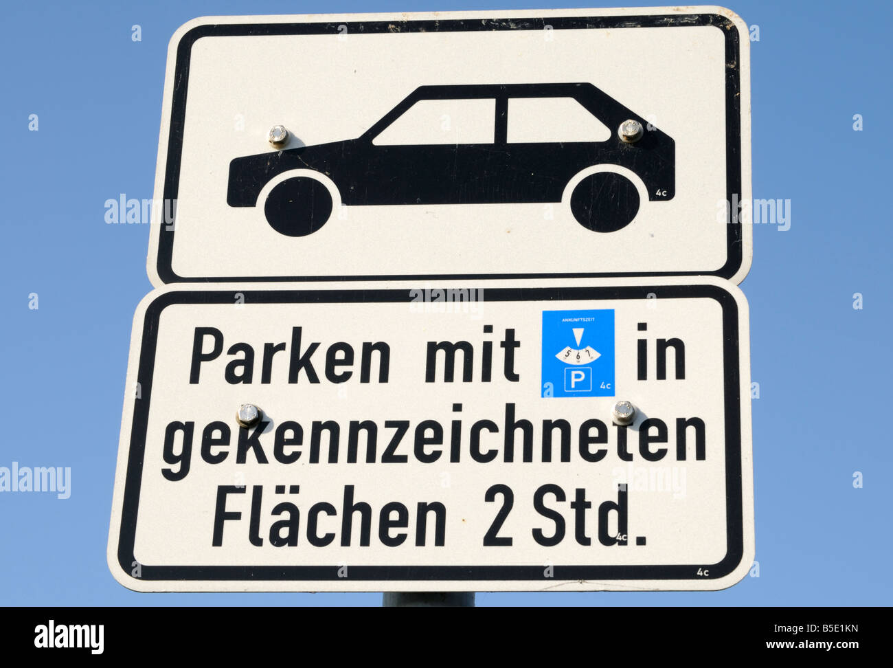 Verkehrsschild in Hamburg Deutschland Traffic sign in Hamburg Germany Stock Photo