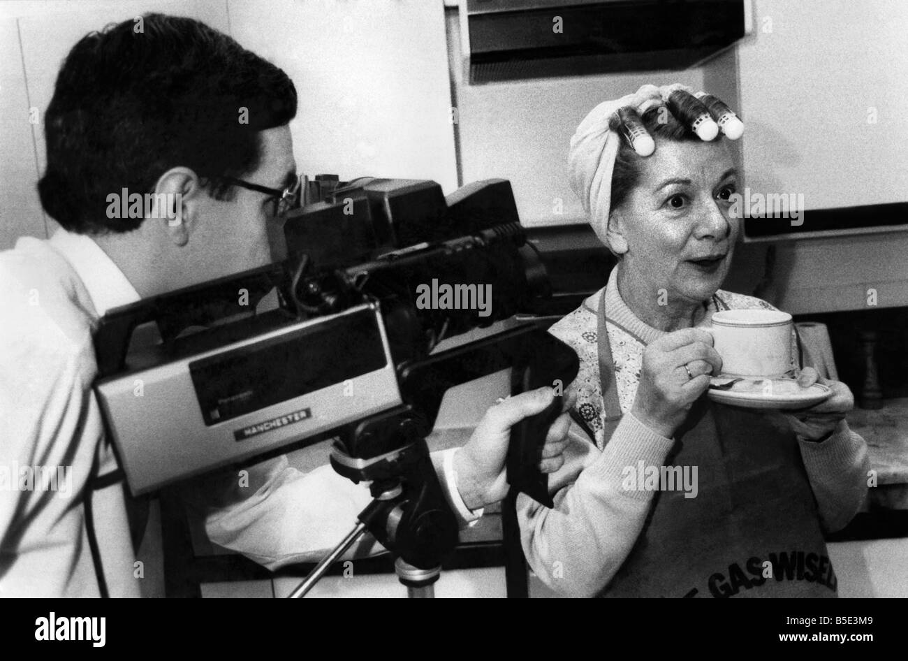 Former Coronation Street Star. Jean Alexander (Hilda Ogden in the street) was back before the cameras this week giving advice to pensioners on keeping warm, economic cooking and beating the burglars. Jean has made the film on behalf of British gas. {FL} January 1988 P002938 Stock Photo