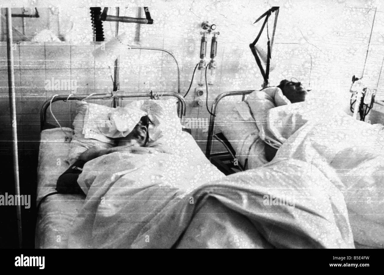 Duncan Edwards and John Berry in hospital beds 1958 after the Munich Air Disaster Stock Photo