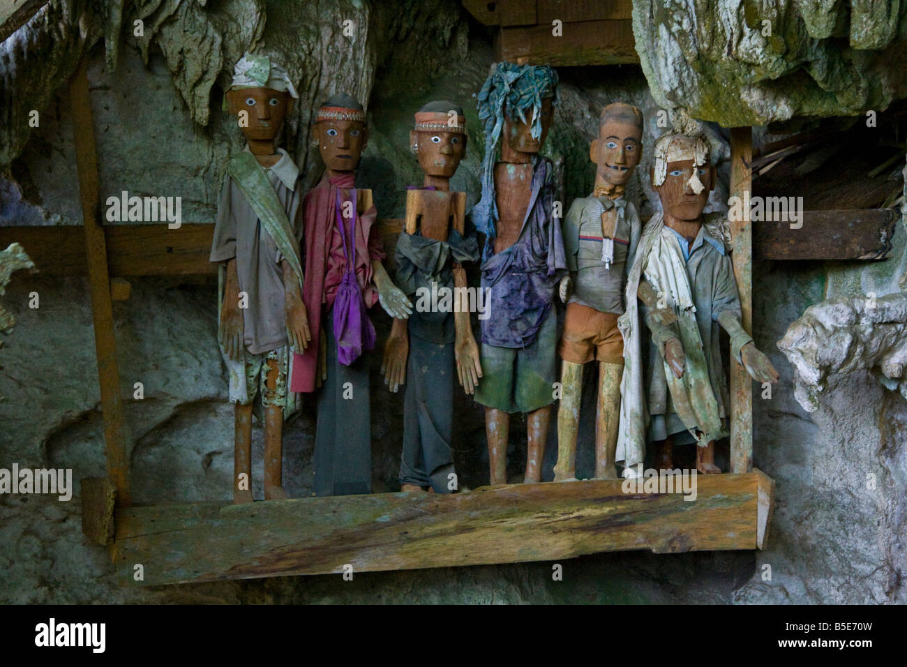 Tau Tau Burial Effigies at Tampangallo Cave Tombs in Tana Toraja on Sulawesi in Indonesia Stock Photo
