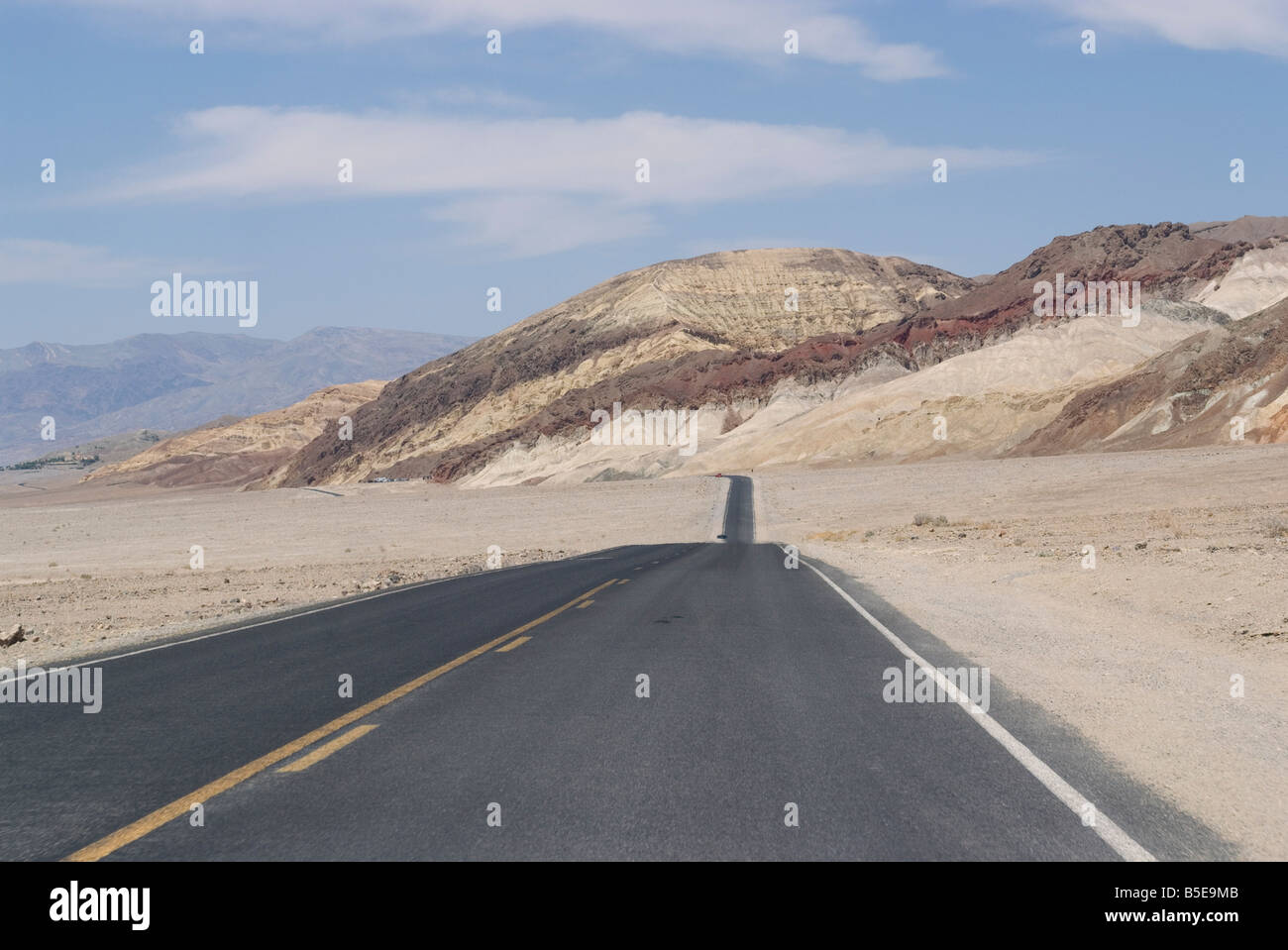 Road in death valley national park hi-res stock photography and images ...