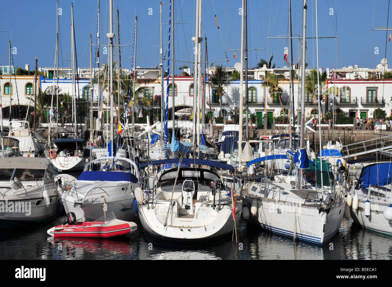Puerto mogan boats hi-res stock photography and images - Alamy